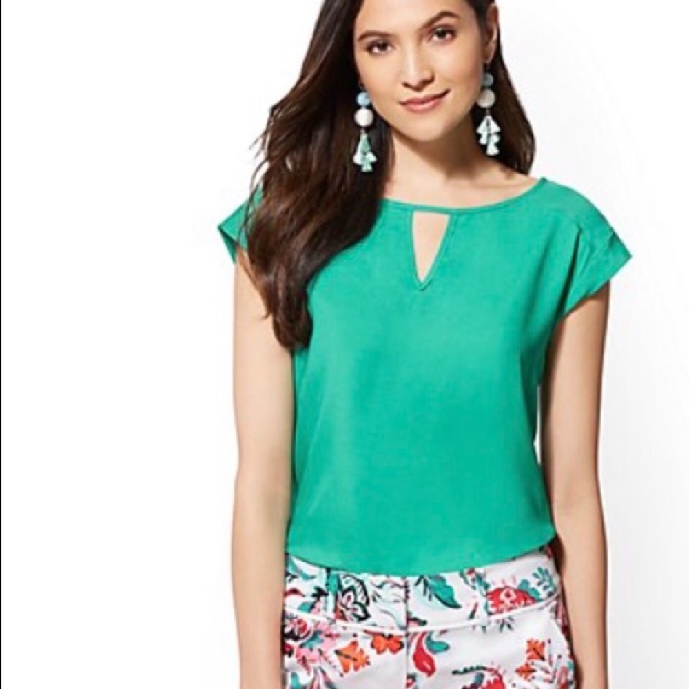 TALL NY&CO Short Sleeve Keyhole Scoop Neck Green